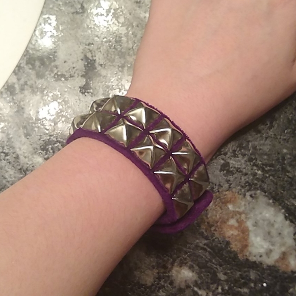 Punk stud braclet - Picture 2 of 2